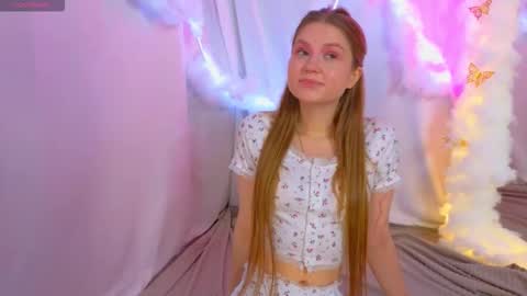 Snapshot of alisia_spinnet chatting on 09/09/25, 10:15 Alisia online show from 09/09/25, 10:15