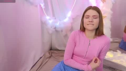 Snapshot of alisia_spinnet chatting on 10/12/25, 09:30 Alisia online show from 10/12/25, 09:30