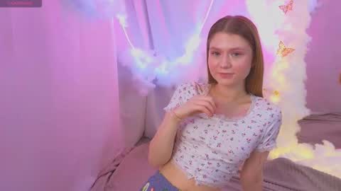 Snapshot of alisia_spinnet chatting on 10/13/25, 11:21 Alisia online show from 10/13/25, 11:21