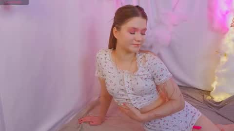 Snapshot of alisia_spinnet chatting on 10/18/25, 04:30 Alisia online show from 10/18/25, 04:30