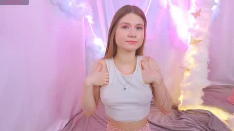 Snapshot of alisia_spinnet chatting on 10/19/25, 03:56 Alisia online show from 10/19/25, 03:56