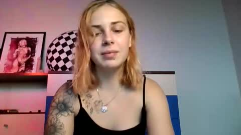 Alisa online show from 10/28/25, 01:36