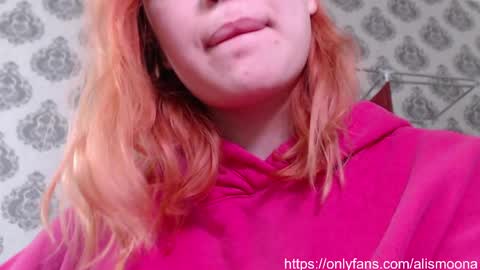 Snapshot of alismoona chatting on 03/17/26, 08:39 Alisa online show from 03/17/26, 08:39