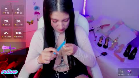 Snapshot of alison_fire12 chatting on 11/29/25, 06:27 online show from 11/29/25, 06:27