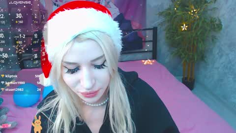 Snapshot of alison_moonlight chatting on 12/23/24, 04:22 Alison online show from 12/23/24, 04:22