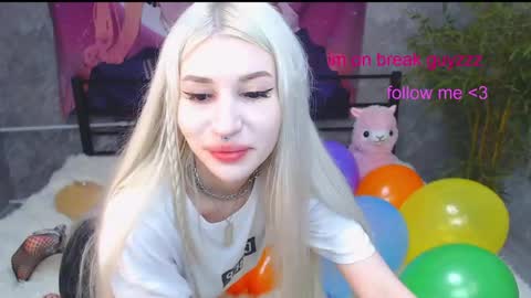 Snapshot of alison_moonlight chatting on 05/11/26, 02:45 Alison online show from 05/11/26, 02:45