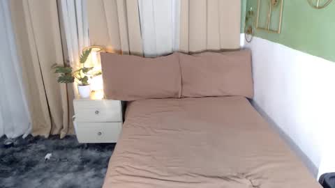 hotty online show from 12/02/24, 08:52