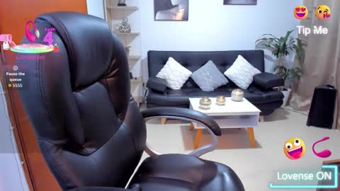 Snapshot of alisonlemoos chatting on 01/11/26, 12:10 Alisson online show from 01/11/26, 12:10