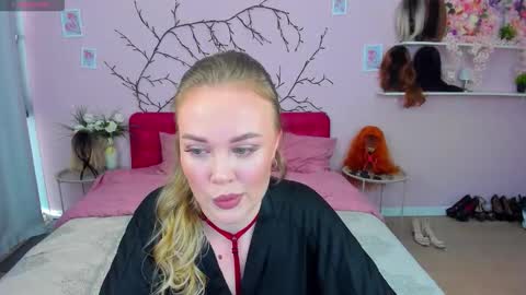 Snapshot of alisonwillow chatting on 02/01/26, 01:20 Anna online show from 02/01/26, 01:20