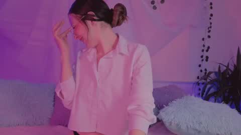 Mia online show from 09/15/25, 10:10