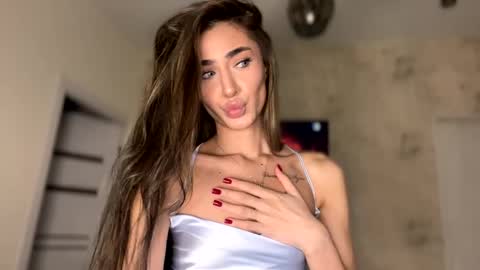 Snapshot of alissadreams chatting on 04/17/26, 01:03 Alissa online show from 04/17/26, 01:03