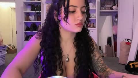 Snapshot of alissajaede chatting on 11/10/25, 01:04 alissajaede online show from 11/10/25, 01:04