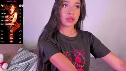 alissarose_1 online show from 04/15/26, 12:28