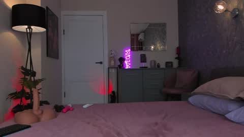 Snapshot of alissasexdoll chatting on 05/08/26, 01:44 Help me Reach K FollowerslPut your finger up online show from 05/08/26, 01:44