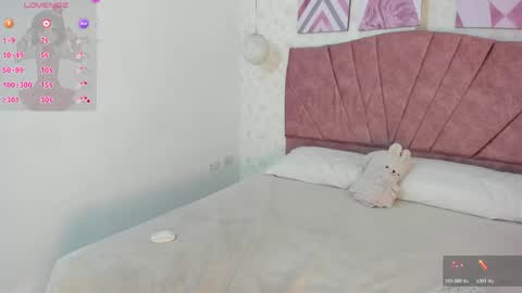 Snapshot of alisse_hall chatting on 04/23/26, 01:02 Alisse online show from 04/23/26, 01:02