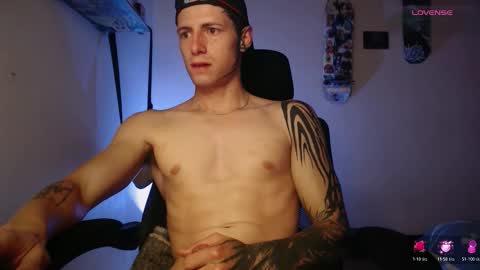 Snapshot of alisseandjamess chatting on 12/19/25, 02:07 Jamesss online show from 12/19/25, 02:07