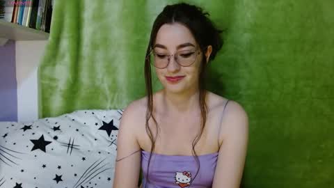 Snapshot of alisson_071989 chatting on 12/21/25, 12:07 Ali online show from 12/21/25, 12:07