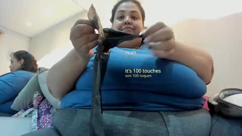 Snapshot of alisson_am chatting on 10/15/25, 11:32 Alisson online show from 10/15/25, 11:32