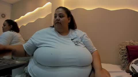 Snapshot of alisson_am chatting on 10/16/25, 11:22 Alisson online show from 10/16/25, 11:22