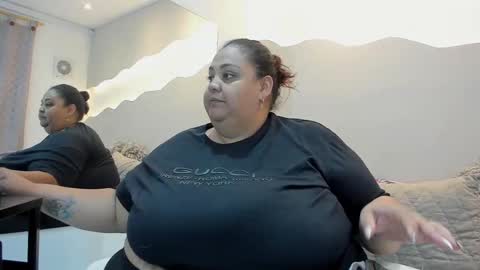 Snapshot of alisson_am chatting on 10/17/25, 11:24 Alisson online show from 10/17/25, 11:24