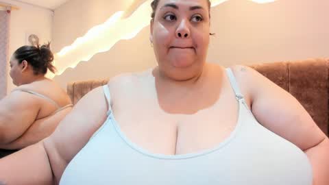 Snapshot of alisson_am chatting on 04/10/26, 10:09 Alisson online show from 04/10/26, 10:09