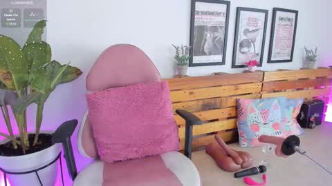 Snapshot of alisson_boobs chatting on 11/10/25, 08:30 Alisson online show from 11/10/25, 08:30