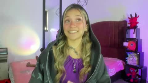 Snapshot of alisson_zafiro chatting on 12/18/24, 12:18 Alisson IG alisson zafiro27 online show from 12/18/24, 12:18