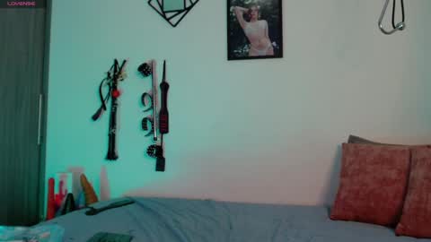 Snapshot of alissonbeckett chatting on 12/12/24, 09:26 Alisson Beckett online show from 12/12/24, 09:26