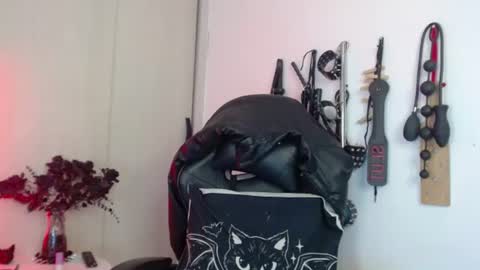 Snapshot of alissonbeckett chatting on 07/21/26, 08:00 Alisson Beckett online show from 07/21/26, 08:00