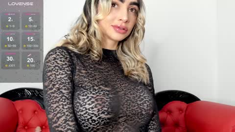 Alisson Domit  online show from 12/12/24, 04:32