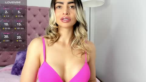 Alisson Domit  online show from 02/06/25, 02:04