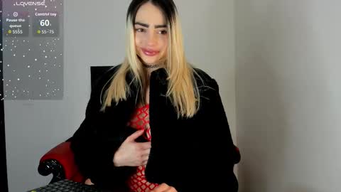 Alisson Domit  online show from 10/25/25, 02:24