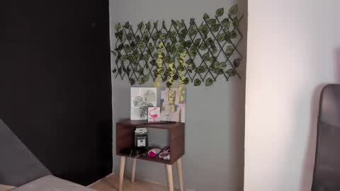 Snapshot of alixon_fiore5 chatting on 02/21/25, 01:00 alixon online show from 02/21/25, 01:00