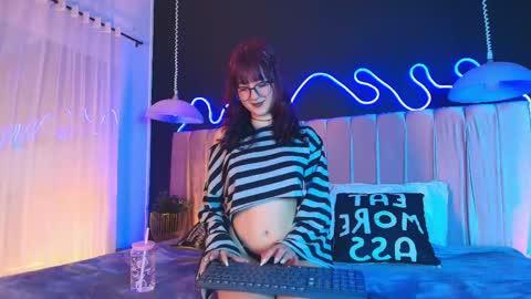 Snapshot of alixx_von_d chatting on 05/11/26, 11:38 Ali online show from 05/11/26, 11:38