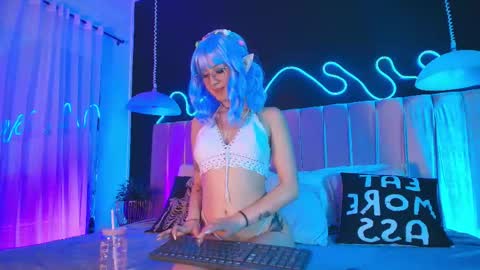 Snapshot of alixx_von_d chatting on 05/18/26, 12:44 Ali online show from 05/18/26, 12:44
