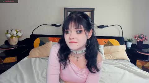 Snapshot of alixypunter chatting on 06/17/26, 12:18 Emily online show from 06/17/26, 12:18