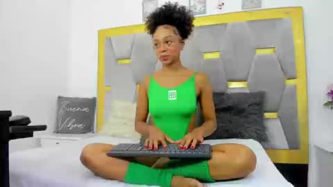 Snapshot of aliyahbrowns chatting on 03/21/26, 03:15 Aliyah... online show from 03/21/26, 03:15