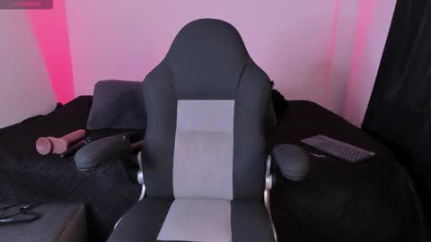 Snapshot of aliz_01 chatting on 11/10/25, 08:30 Aliz online show from 11/10/25, 08:30