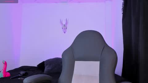 Snapshot of aliz_01 chatting on 12/02/25, 11:11 Aliz online show from 12/02/25, 11:11