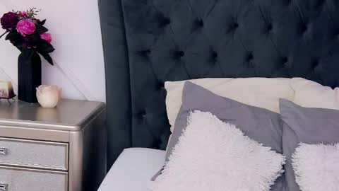 Snapshot of aliznichols chatting on 12/13/24, 05:49 Aliz online show from 12/13/24, 05:49