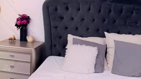 Snapshot of aliznichols chatting on 12/19/24, 10:34 Aliz online show from 12/19/24, 10:34