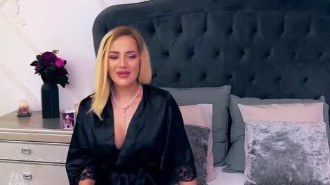 Snapshot of aliznichols chatting on 01/09/25, 06:38 Aliz online show from 01/09/25, 06:38