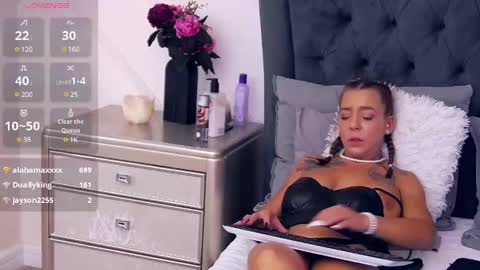 Snapshot of aliznichols chatting on 02/08/25, 12:28 Aliz online show from 02/08/25, 12:28