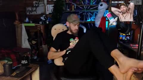 Snapshot of allan_arod chatting on 11/23/25, 11:10 Allan arod online show from 11/23/25, 11:10