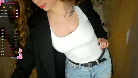 Snapshot of allana_dream chatting on 05/13/26, 06:44 Allana online show from 05/13/26, 06:44