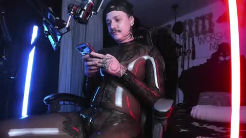   online show from 03/10/25, 01:01