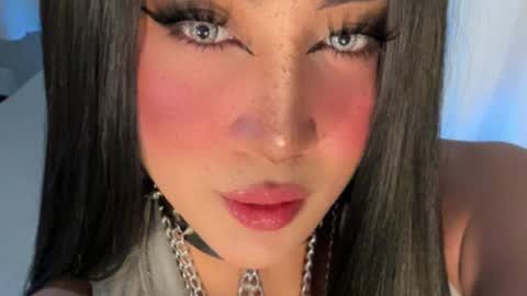 Snapshot of allareillusionxxx chatting on 12/05/25, 05:42 Miss Gia online show from 12/05/25, 05:42