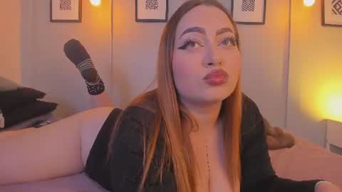 Snapshot of allasska_ chatting on 06/18/26, 04:02 Laura online show from 06/18/26, 04:02