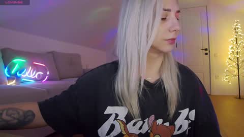 Snapshot of allayah chatting on 01/12/26, 02:44 A day u didnt smile is a lost day online show from 01/12/26, 02:44