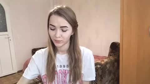 Snapshot of allegraschroeter chatting on 11/21/25, 08:35 Anna online show from 11/21/25, 08:35